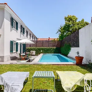 haus-abel-pool-parking-and-garden-in-the-heart-of.hotels-lisbon-portugal.com/